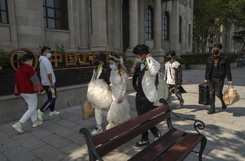 KOK中欧体育武汉新人梦想已久的婚纱照来了！(图3)