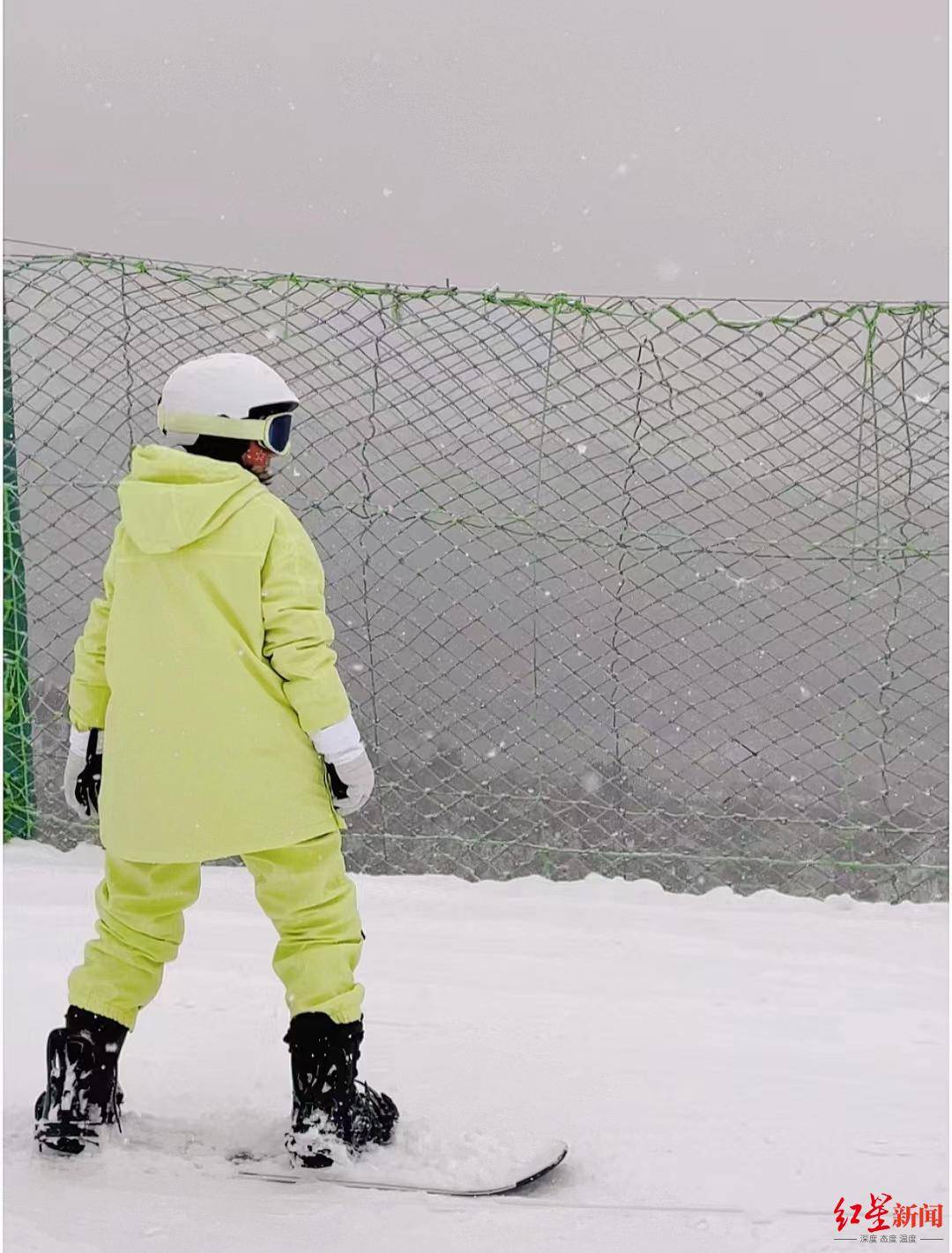 顶级滑雪教练因滑雪跟拍意外身亡滑kok中欧登录入口雪摄影师讲解跟拍时如何保证自身安全(图3)